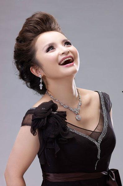 曲丹个人资料哪年出生,1980年，艺术与人生的璀璨篇章